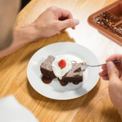 Moule à Brownie Avec Poignées -Le Coin Cuisine 516536dd1826432f842fed2c8507854e